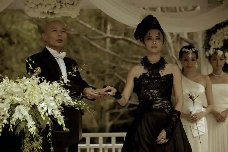 p>《非诚勿扰2》是华谊兄弟传媒有限公司出品的爱情喜剧电影,为电影