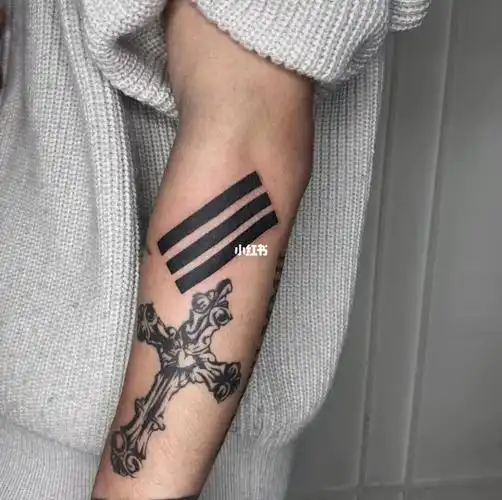 小图拼接纹身三条杠