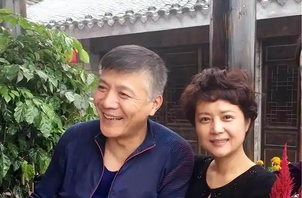 茹萍和她女儿奚望可是有一段传奇故事这俩母女的人生,简直就是一部