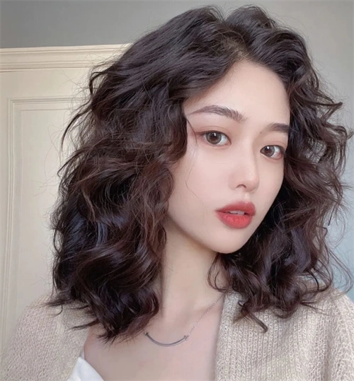 锁骨发最新款式设计 女生减龄发型范本_最新发型 - 美发站