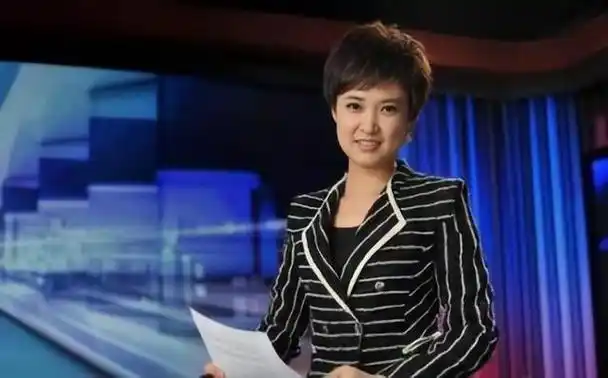 而一晃眼,桑晨这位美女也已经年过半百了,虽然依旧干练漂亮,但到底