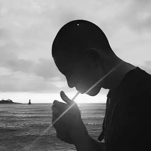 高冷气质男生头像系列 如果我用你待我的方式待你,你未必有我大度.