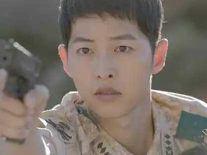 "能让他卸下武力防备的,只有他的女人…" #宋仲基 #韩剧推荐