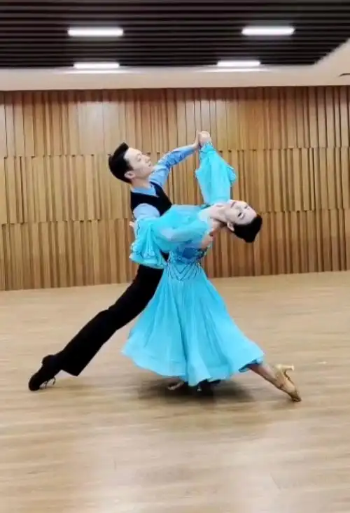 华尔兹慢动作造型展示!