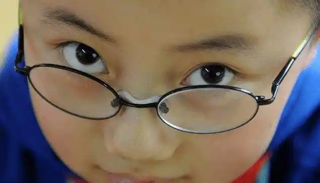 就是虽然你的近视度数超过600度,但是目前的度数已经基本稳定下来