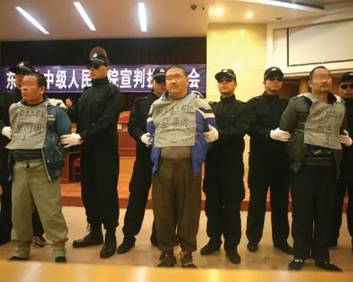 宣判后,罪犯吴阿明,吴勇成,吕占国等人被押赴刑场,执行死刑.