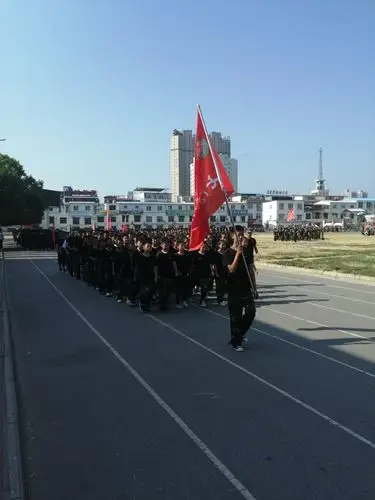 "新学期,新起点,新发展,新希望"方城县实验初中2019年秋期军训会操