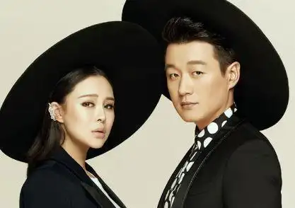 他刚出道就娶了自己的老师,结婚11年把妻子宠成公主!