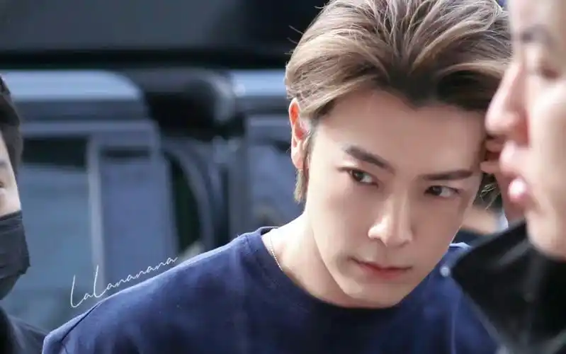 【李东海】谁家爱豆饭拍图出一张我存一张啊?这合理吗!