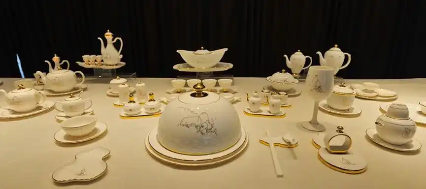 《四海同心》系列国宴瓷.(图:大公网)