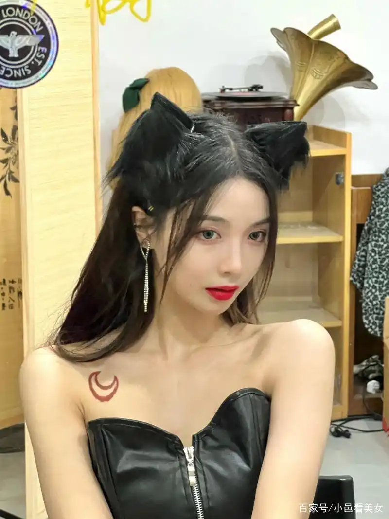 许杨玉琢万圣节黑天使诱惑写真