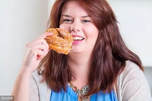 在我们小区的业主群里长期活跃着一个网名为"吃货胖妈"的女人.她总