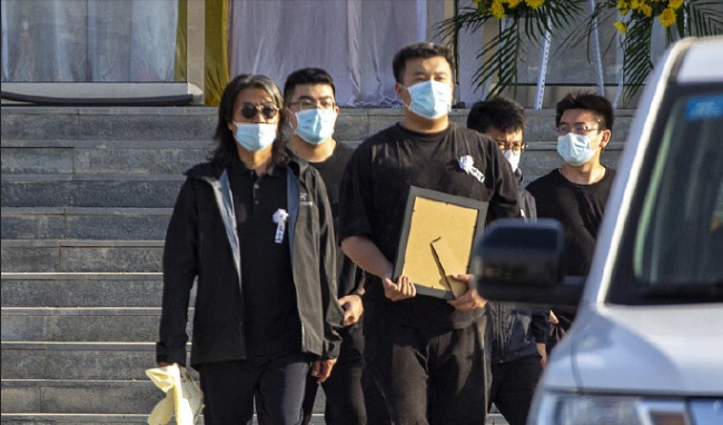 于月仙遗体告别,赵本山夫人崩溃痛哭,赵家班泪洒现场