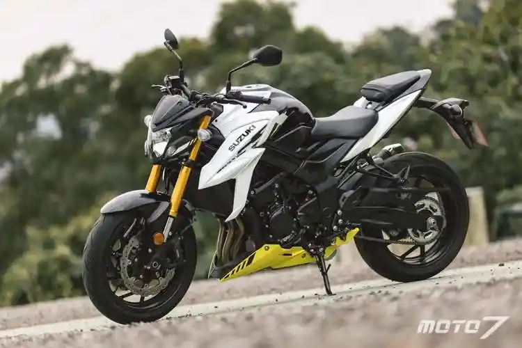 2021铃木suzukigsxs750新色试驾中量级四缸街车动力派的选择