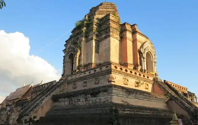 泰国清迈古城最高建筑,仅有42米高,居然是为了放骨灰而兴建的