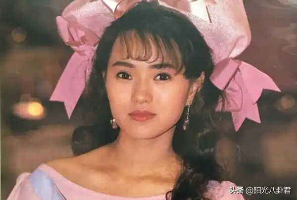 比伊能静更甚,他仅仅花了两年时间,就成为了台湾歌坛最成功的歌手之一