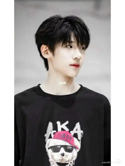 tf家族张峻豪  #张峻豪  本人觉得的,小三代最有男友风的男人,掌