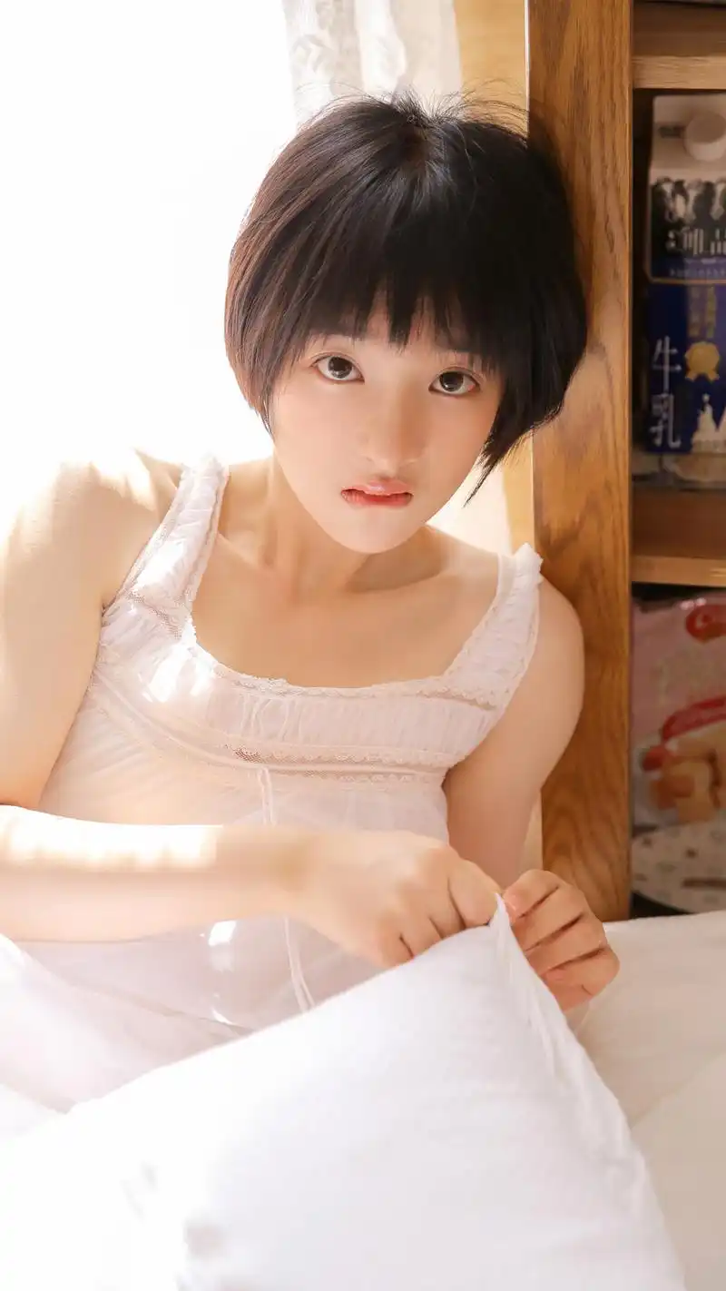 短发美女唯美写真高清手机壁纸