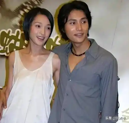 尊佑生母之谜:被怀疑对象均是绝色女星,20年后都已组建家庭_陈坤_何琳