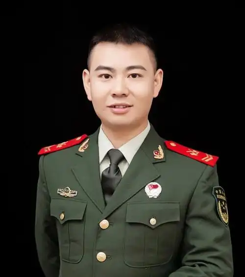 飒爽英姿!来看看他们身着军装的帅气模样