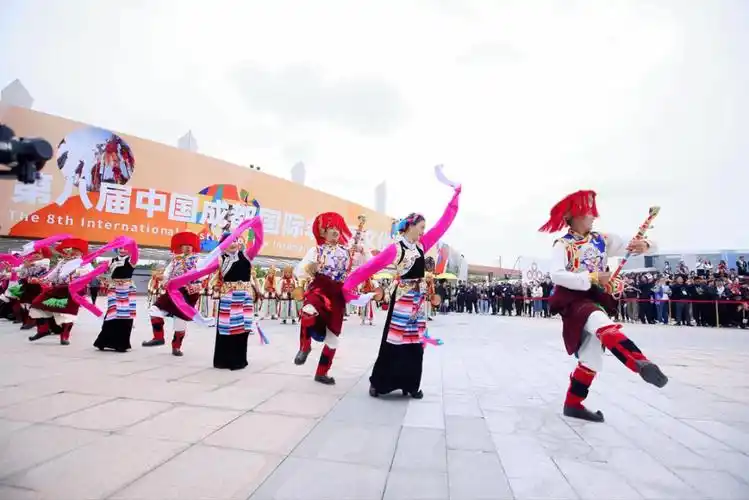 非同遗般以舞会友话传承丨巴塘弦子精彩亮相第八届中国成都国际非遗节