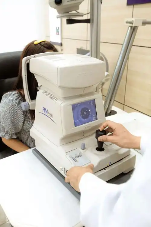 店里的验光流程也很严谨!