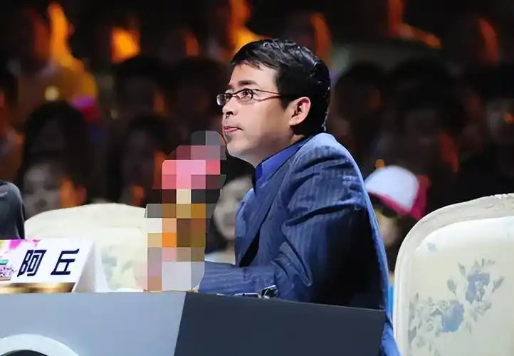 曾经的央视名嘴阿丘因一句向世界道歉彻底身败名裂