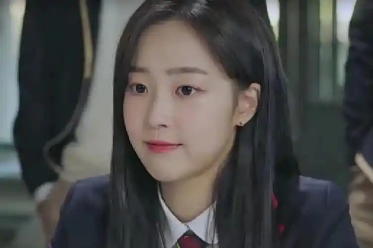 顶楼夏恩星的扮演者崔艺彬