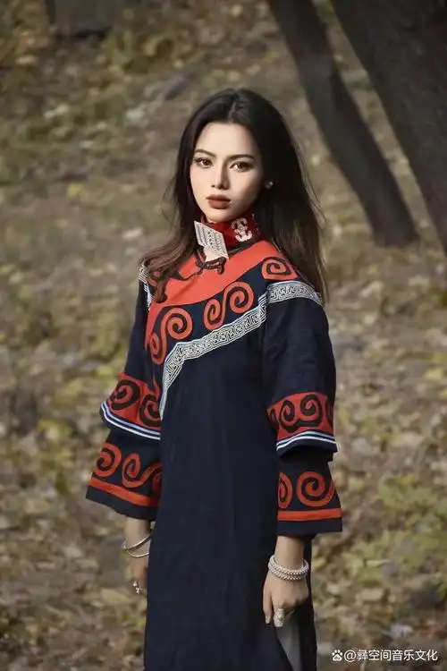 《五彩湖》女生版——彝族新生代实力唱作女歌手"生特吾姬"
