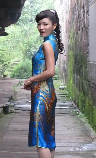 胡可纸醉金迷善交际笑言东方不败图