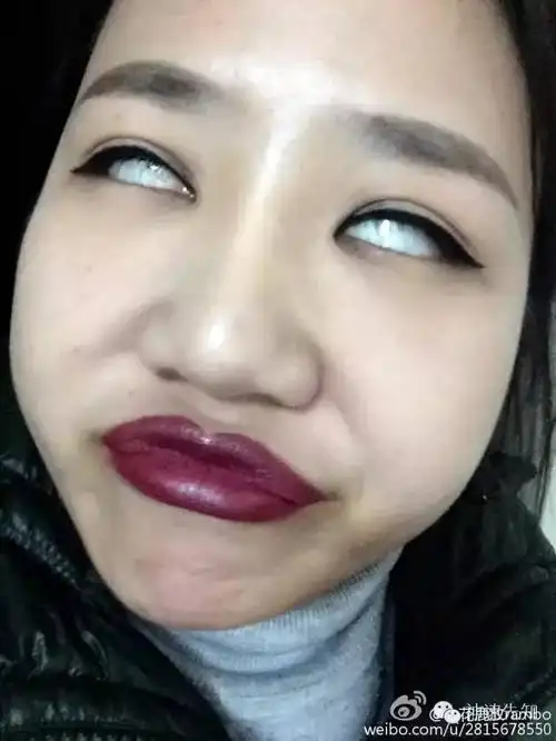 微博热话:花式翻白眼大赛 都翻出新境界