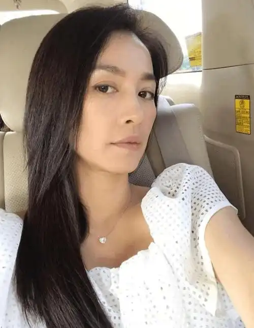 张庭吐槽忙工作比带小孩累素颜出镜难掩疲惫