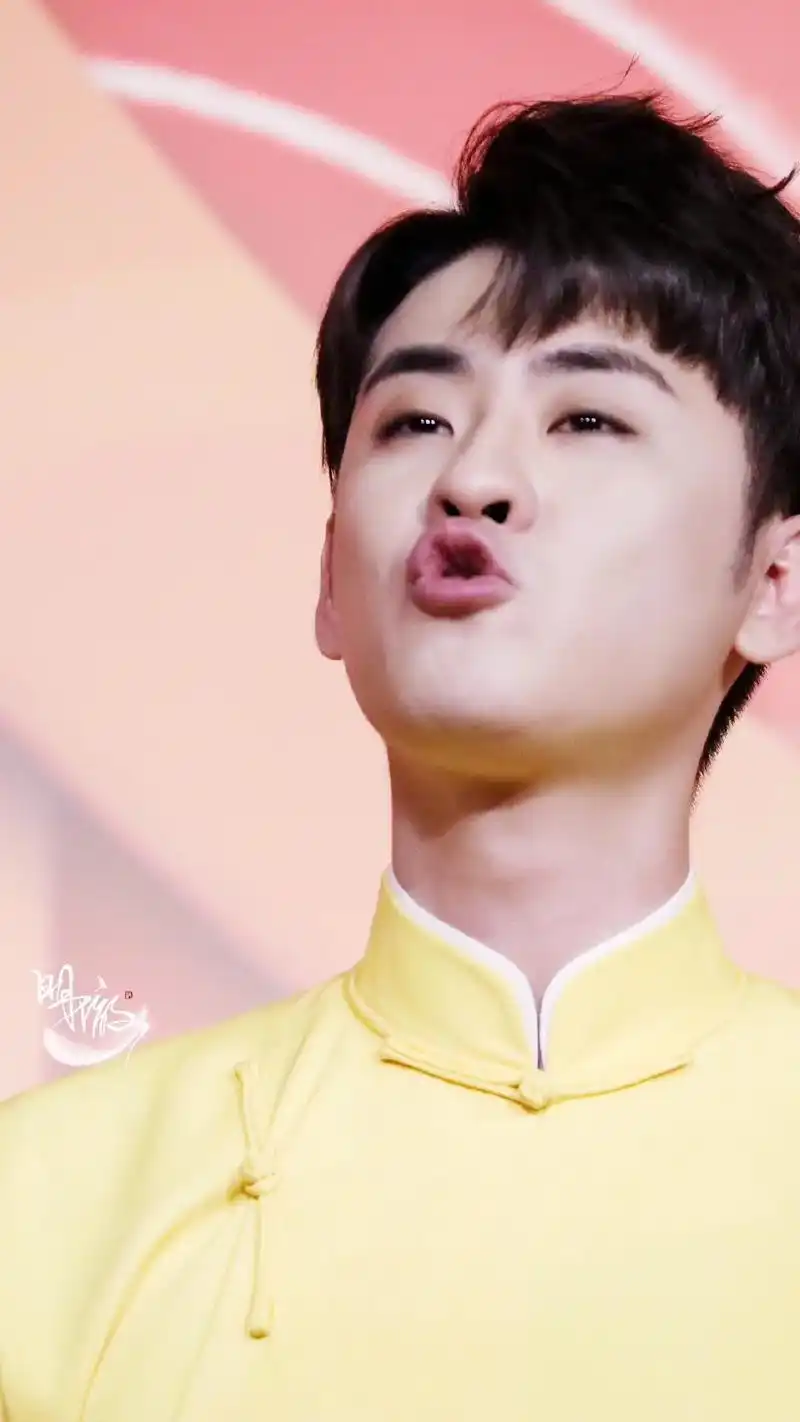 张云雷壁纸.奶黄包哇,yyds#张云雷 #陌上人如玉公子世无 - 抖音