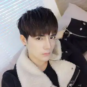 短发蘑菇头图片