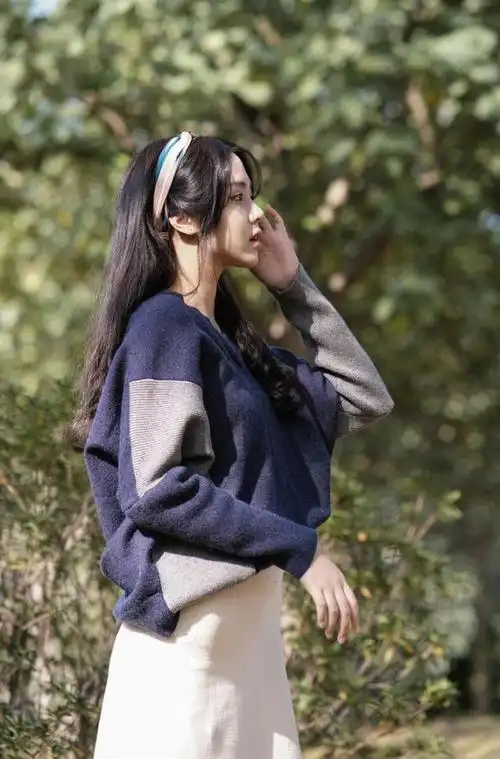 学会这12个姿势拍照更迷人(不要错过12个拍照姿势技巧)(8)