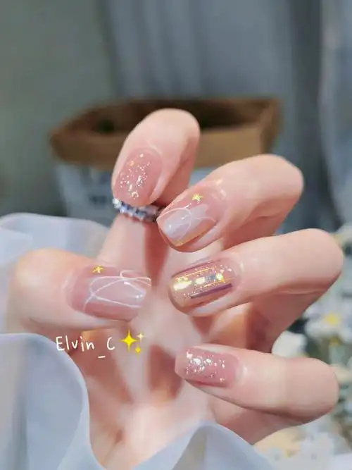 美甲图片2021新款(推荐3款好看显白的美甲款式)