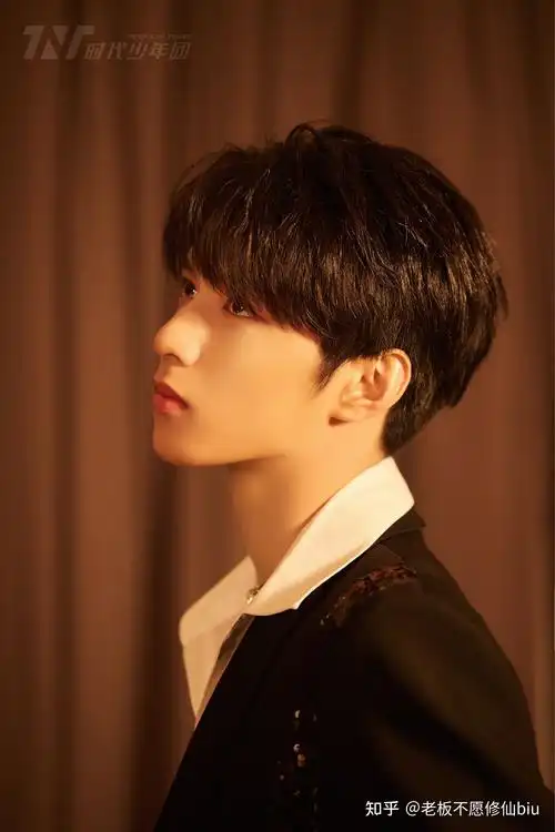 有没有人给我强烈安利一下tnt刘耀文啊啊啊啊,希望越详细越好!