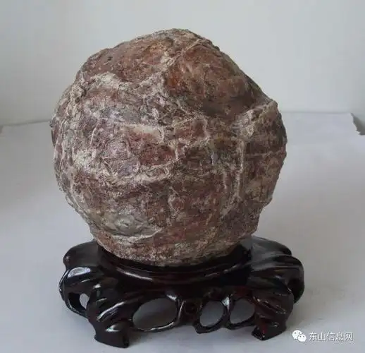 火山蛋是,一种自然奇观,形成于800万年前,是火山喷