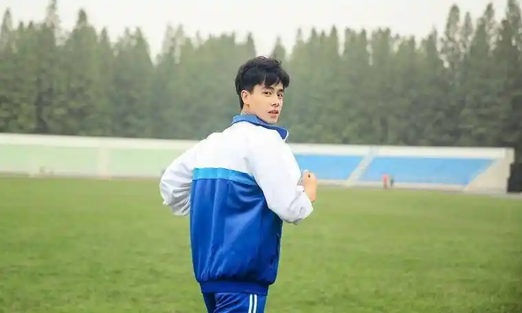 胡一天,胡冰卿主演的电视剧《橘生淮南》要播啦,勾起了不少人对振华三