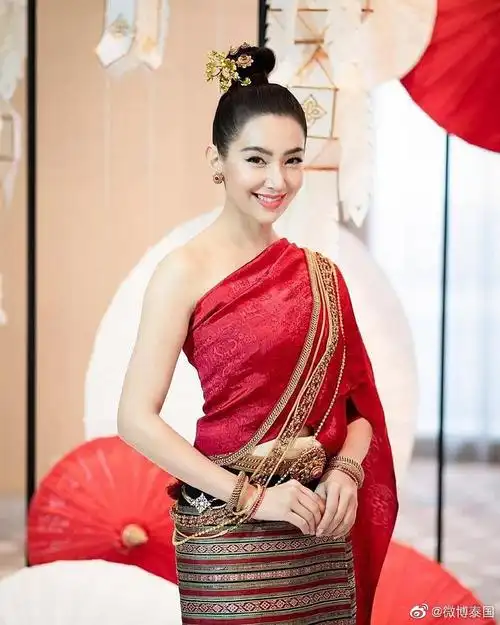 泰国女星穿传统泰服集合
