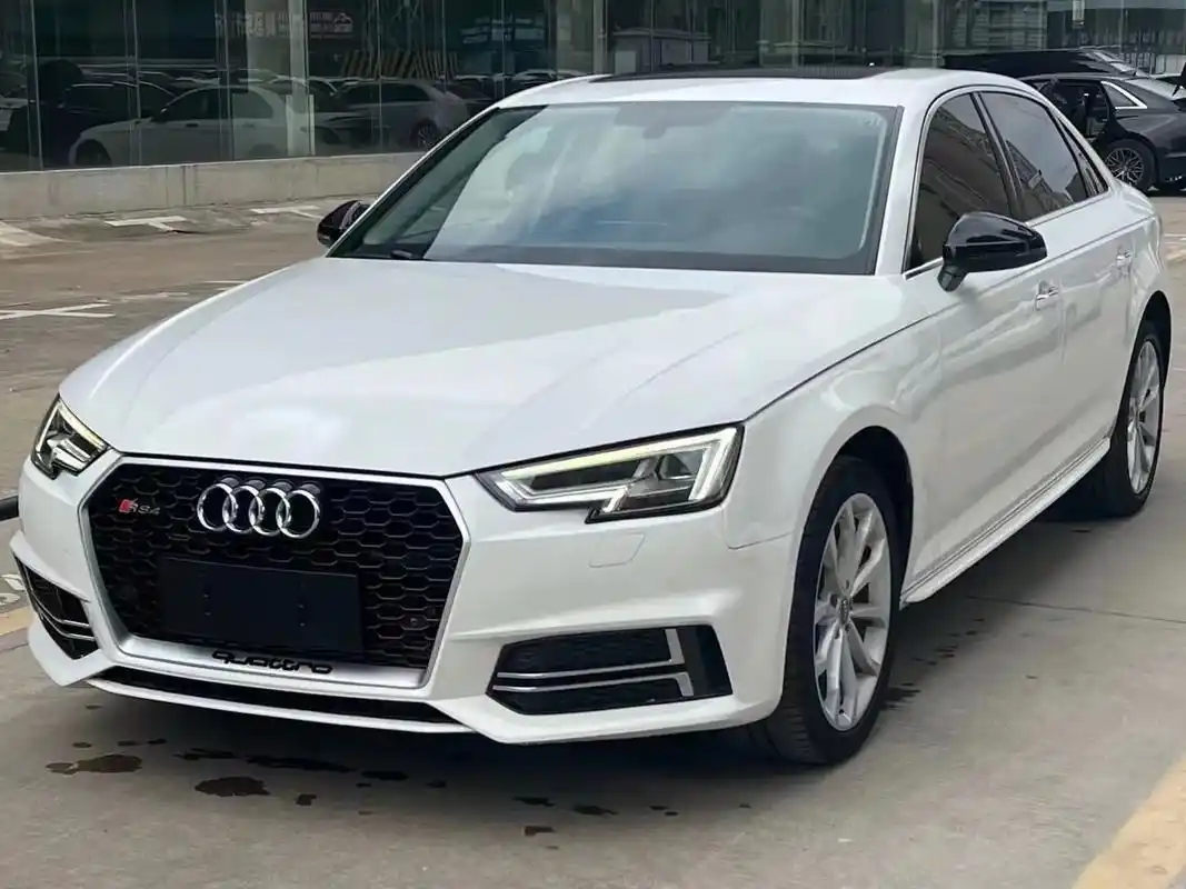 98万奥迪a4l.新到   18款18年奥迪a4l时尚 - 抖音