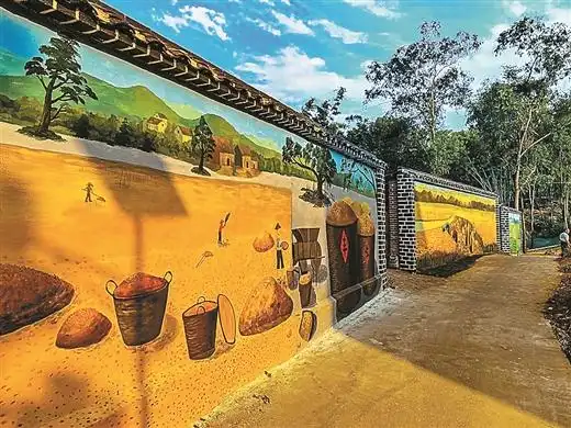 ②长洲区倒水镇墙绘丰收场景,引导村民共同绘就乡村振兴蓝图.