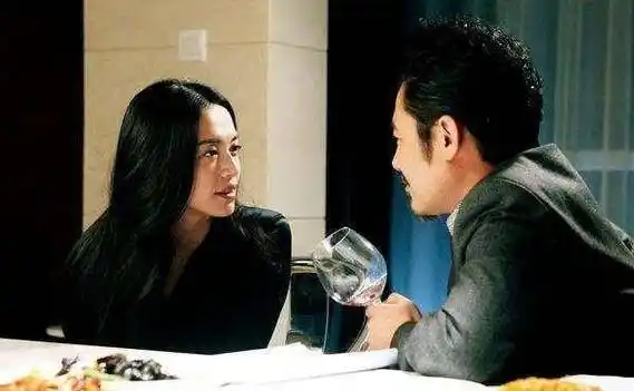 从而受不了事业型老公池东海的忽视.