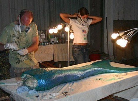 活捉美人鱼!英国船员捕捉到一个恐怖的人形生物,引发轰动!_腾讯新闻