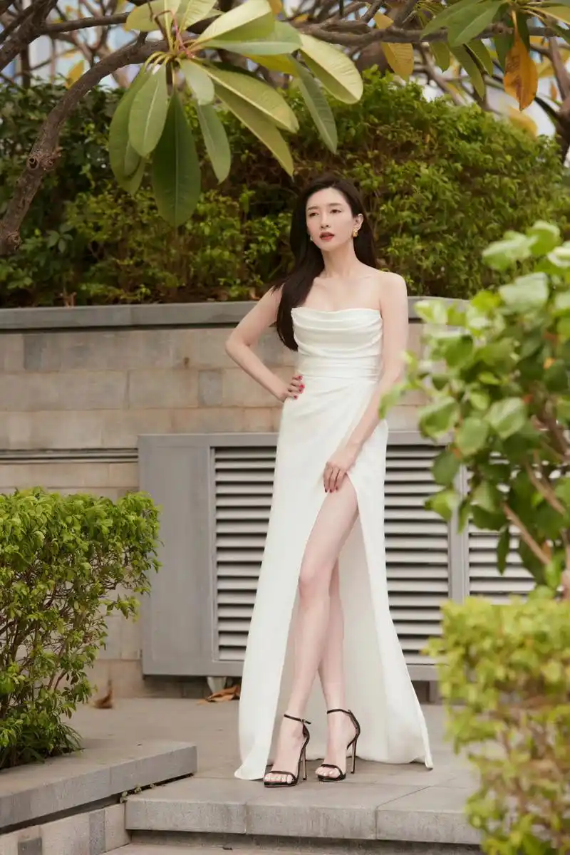 江疏影  高跟凉鞋美腿