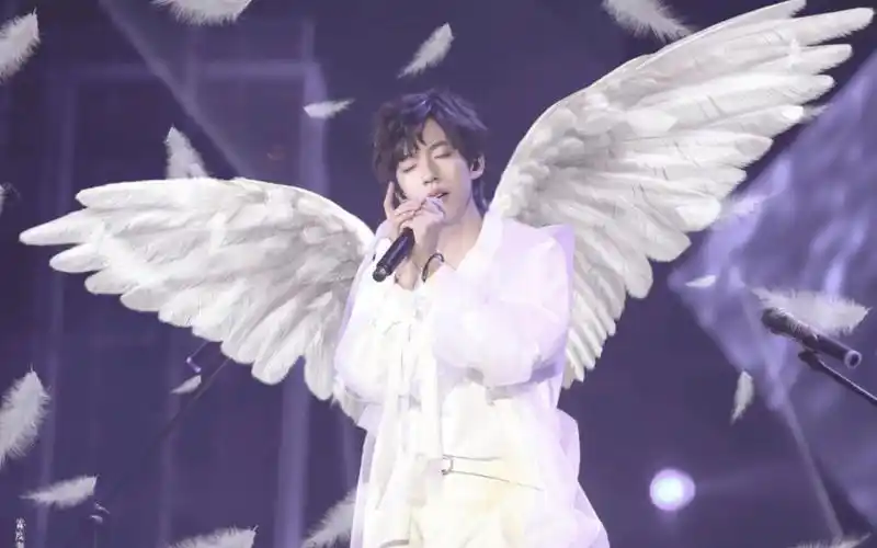 3134373437353237贺峻霖_蜂鸟神图的诞生