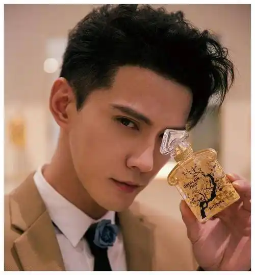 其次,也有传言称,徐正溪退圈是出于感情原因.