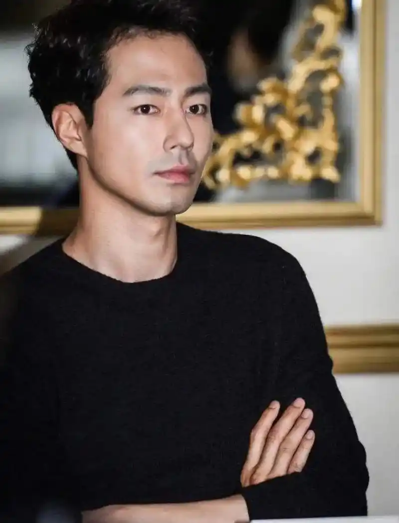 韩国男星赵寅成,42岁身高186,是演员和模特,也属于阳光美 - 抖音