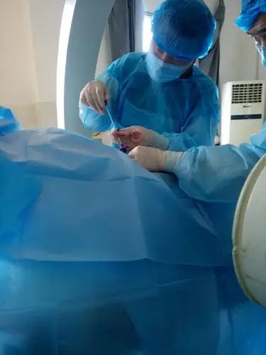 我院首例高位胸椎骨折椎体成形术