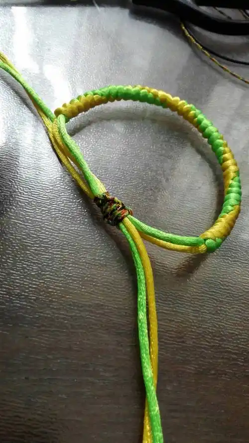 超级简单的两股绳手链 第24步